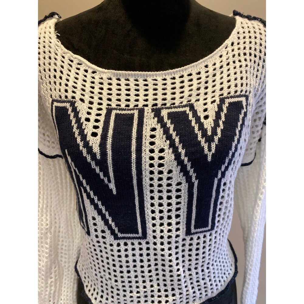 Sweater Planet Heart‎ Open Weave Knit Cropped White New York NY Blue Graphic